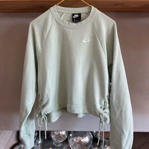 Nike Women’s Essential Crop Fleece Sweatshirt - Size Medium